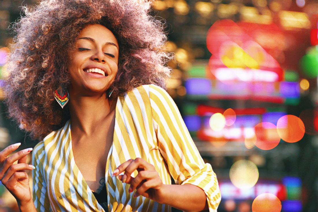 woman-with-curly-hair-in-essence-festival