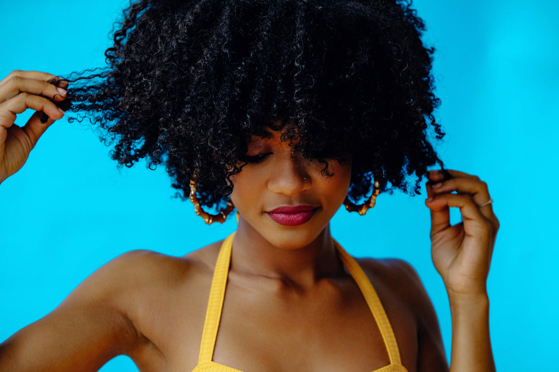 woman-holding-her-thick-curls