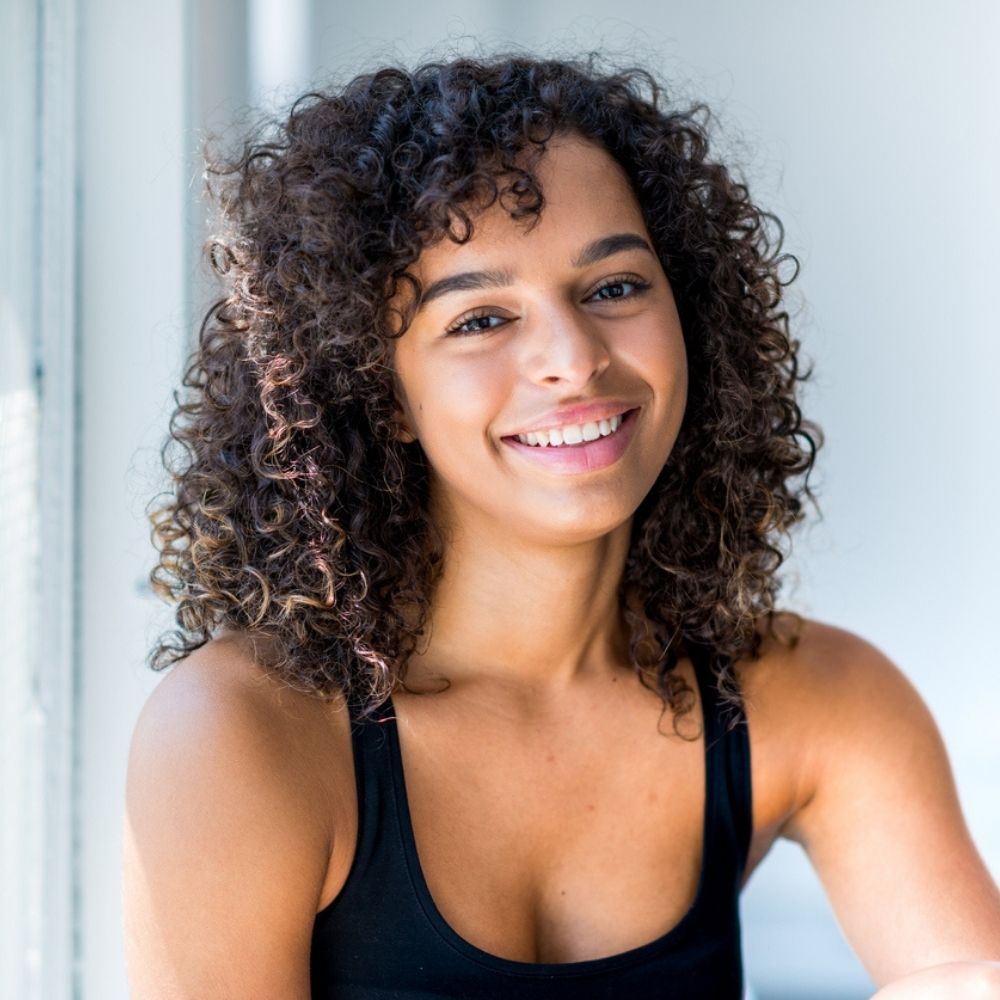 beautiful woman with medium-length coily hair in a natural hairstyle